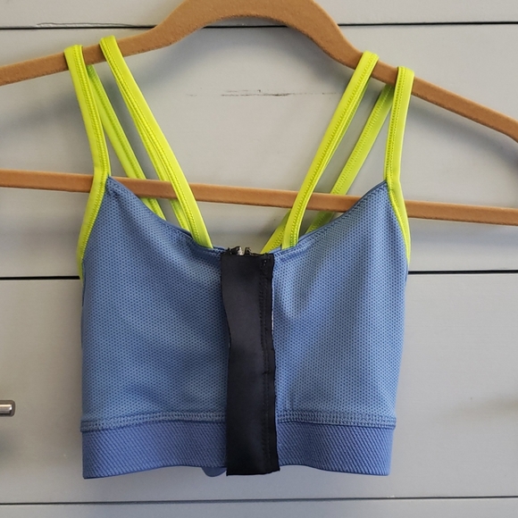 Nike Sports Bra {S} - Picture 7 of 13